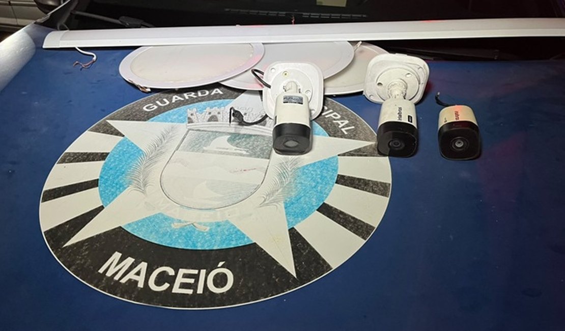 Guarda Municipal de Maceió prende homem por furto de câmeras no Centro de Maceió
