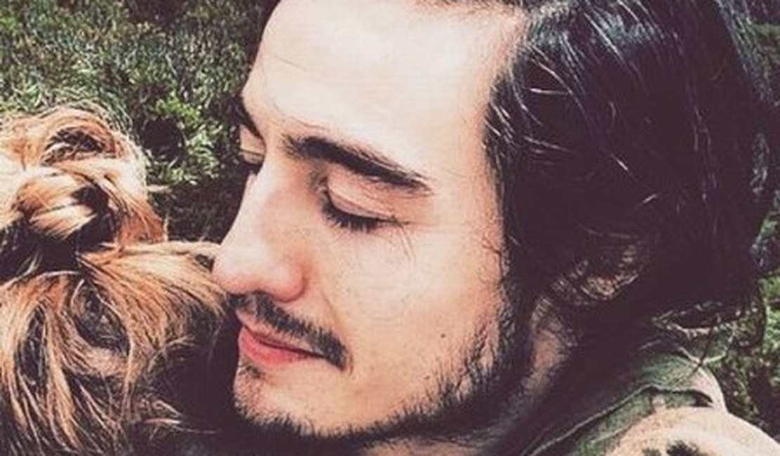 Isabelle Drummond faz viagem romântica com Tiago Iorc por Portugal e intriga fãs ao postar foto com anel de brilhante