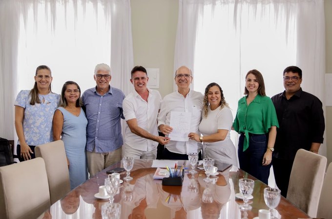 Prefeito Ronaldo Lopes assina ordem de serviço para ampliação e reforma da Escola Municipal Wilton Lucena