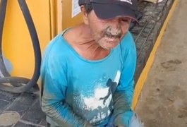 Idoso é resgatado por populares ao ser encontrado em lamaçal, em União dos Palmares