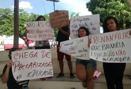 Entidades realizam manifestação contra OSs e Escola Livre em Arapiraca
