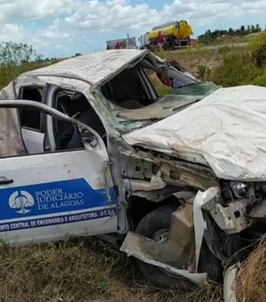 Vídeo. Carro do Tribunal de Justiça de Alagoas se envolve em acidente no Agreste