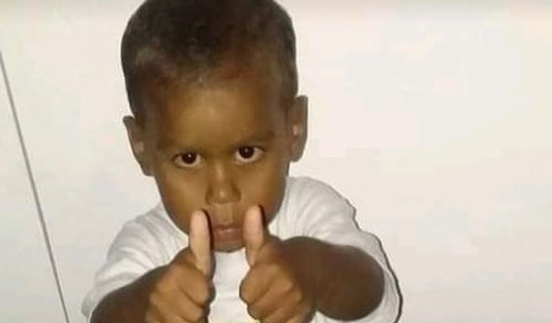 Mãe busca notícias de filho de dois anos que desapareceu em porta de loja, em Alagoas