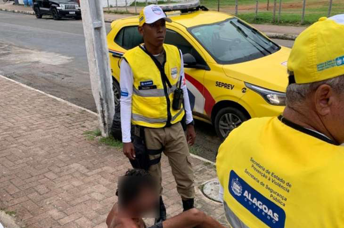 Homem é preso após praticar atos obscenos para adolescente na Praia do Francês