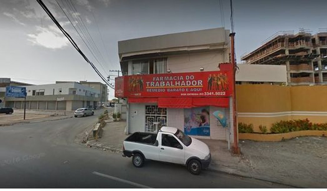 Três pessoas ficam trancadas em banheiro durante assalto à farmácia