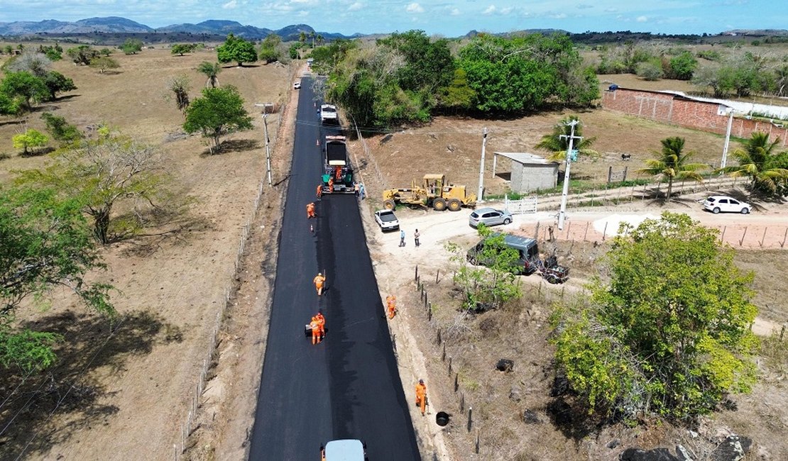 Governo de Alagoas investe na restauração da rodovia AL-115