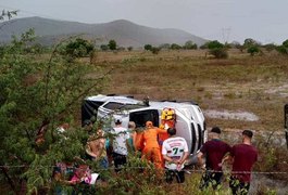 Capotamento é registrado na AL-115, em Palmeira dos Índios