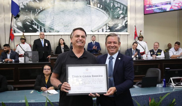 Jair Bolsonaro recebe título de Cidadão Honorário de Alagoas