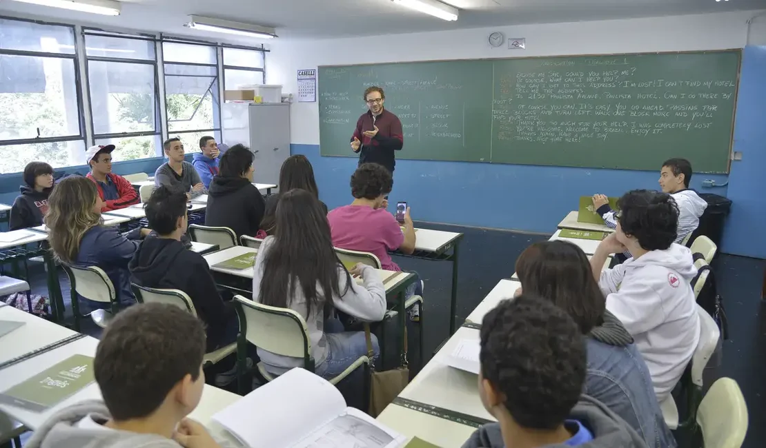 Piso do magistério tem reajuste de 5,4% e vai a R$ 5,1 mil em 2026