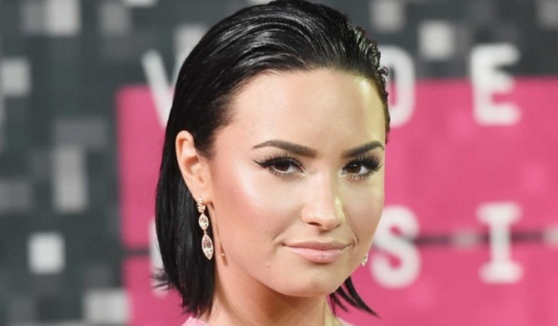 Demi Lovato volta a se internar em clínica de reabilitação, diz site