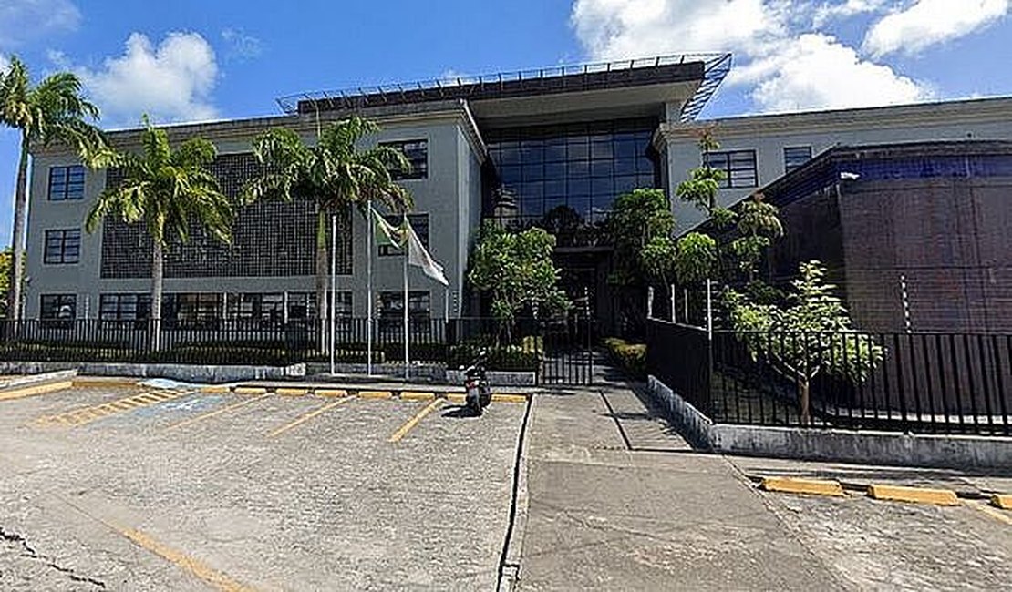 Ação da PF prende homem que vendia imagens de crianças sendo violentadas, em Alagoas