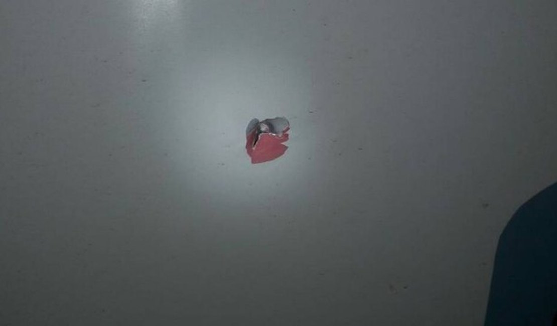 Ônibus usado pela Força Nacional é atingido na Zona Oeste do Rio