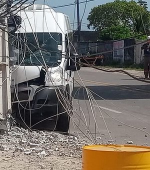 Motorista que bateu em poste, ocasionando morte de neto e avó em Maceió pode ter 'cochilado' enquanto dirigia