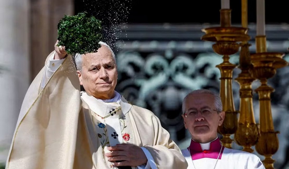 Papa Leão XIV manda mensagem em português em missa de Páscoa no Vaticano