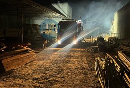 Corpo de Bombeiros controla princípio de incêndio em madeireira de Arapiraca