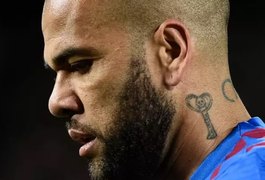 TV espanhola revela reação de Daniel Alves após descobrir que continuaria na prisão