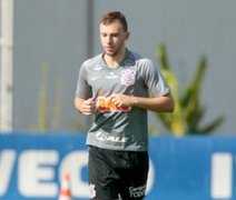 Corinthians rejeita proposta de clube italiano pelo zagueiro Carlos Augusto