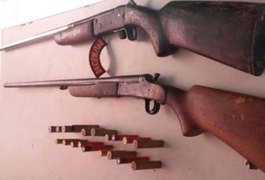 Polícia prende dupla armada com espingardas em Paripueira