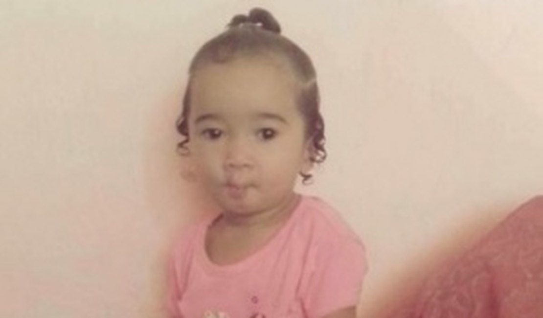 Garota de 2 anos morre eletrocutada ao colocar fio de extensão na boca, em AL