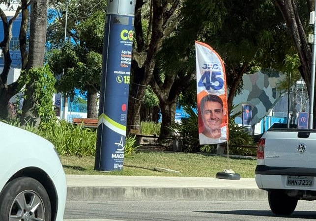 Grupo de JHC e Marina 'esquece' bandeiras espalhadas por Maceió no dia da eleição