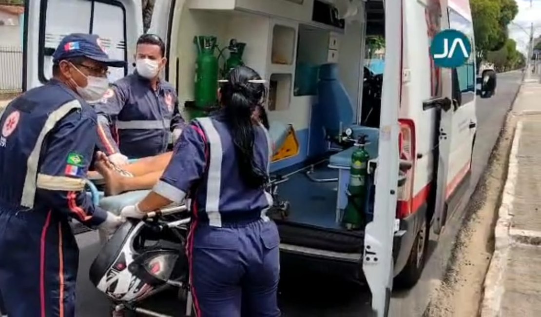 Vídeo: Motociclista fica ferida ao cair em quebra-molas sem sinalização em Arapiraca