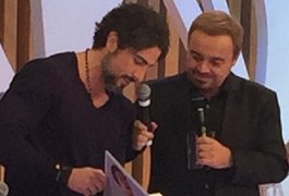 Xuxa mostra frieza com Gugu em programa de final de ano na Record