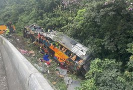 Acidente com ônibus na BR-376 no Paraná deixa 19 mortos e 33 feridos, diz PM