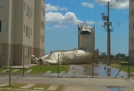 Vídeo. Caixas d'água de aço caem e deixam uma pessoa ferida em condomínio recém-inaugurado