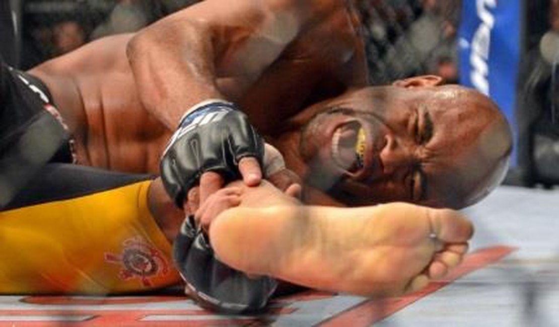 Anderson Silva diz que está longe de nova disputa de título