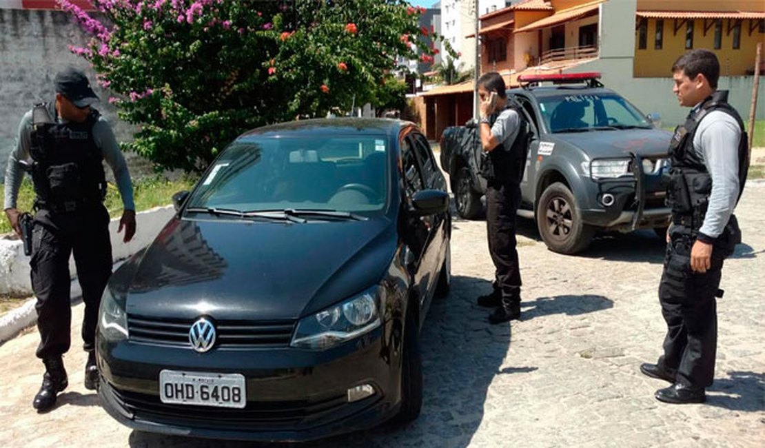 Operação Litorânea recupera carro roubado que estava com placa clonada