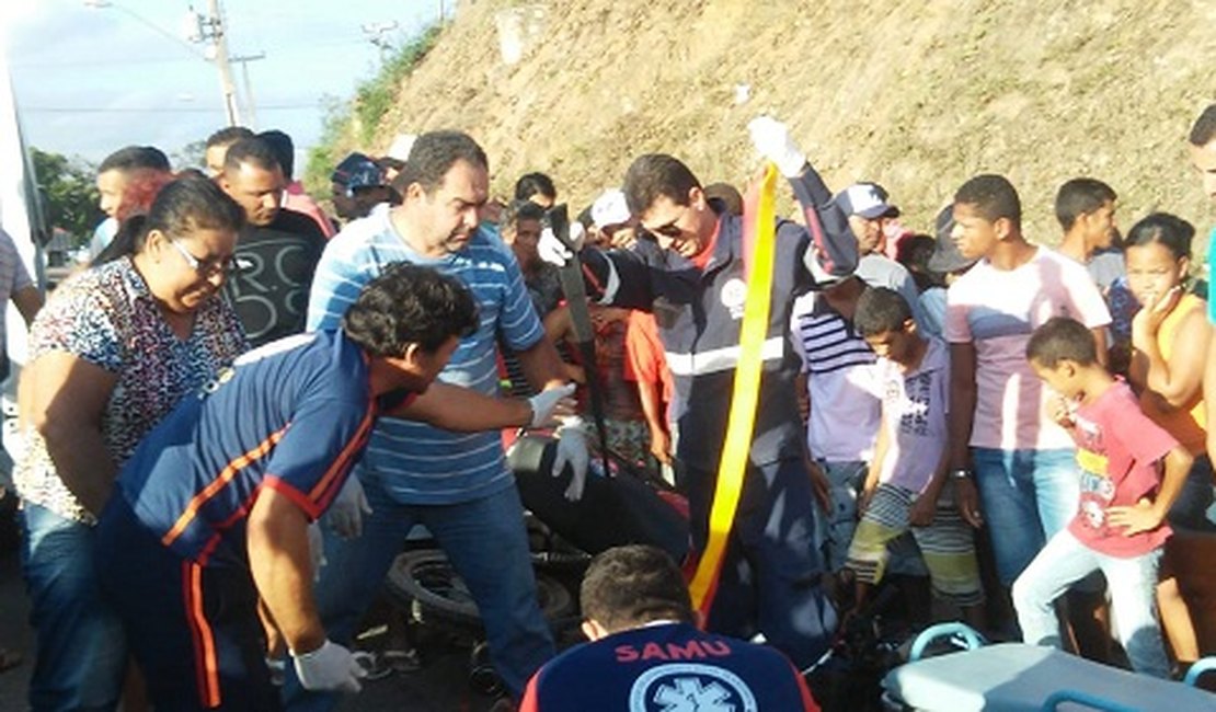 Acidente com motos deixa quatro pessoas feridas em trecho da AL-110, em Taquarana