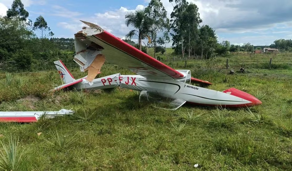 Duas pessoas sobrevivem a queda de avião de pequeno porte no Rio Grande do Sul