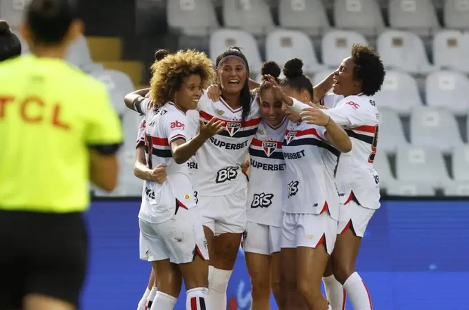 São Paulo e Corinthians avançam para a final da Supercopa Feminina