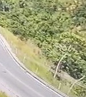 Câmera de videomonitoramento flagra acidente que deixou homem morto, em Maceió