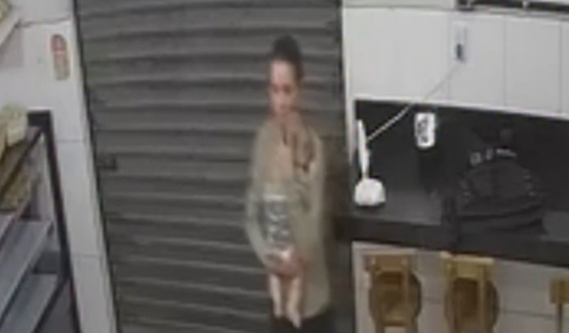 VÍDEO: Agente de trânsito amamenta bebê durante ocorrência de tentativa de feminicídio em Delmiro