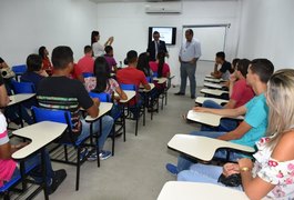 Adolescentes infratores de Arapiraca participam de curso de promotor de vendas