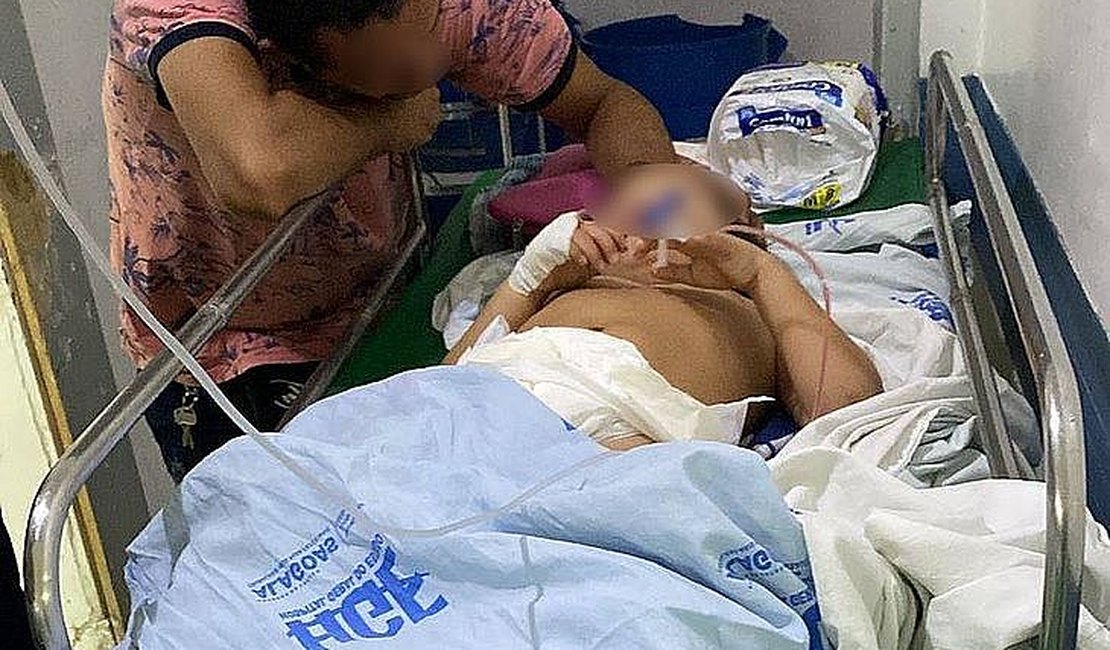 Criança que foi jogada do 4° andar pela madrasta em Maceió recebe alta do hospital