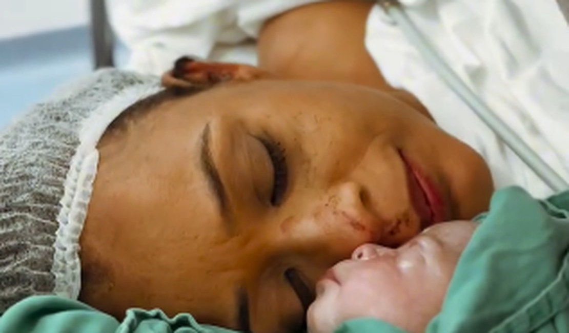 Vídeo emocionante mostra sobrevivente da tragédia na Serra da Barriga dando à luz em parto de urgência