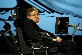 Para Stephen Hawking, inteligência artificial pode ser um erro