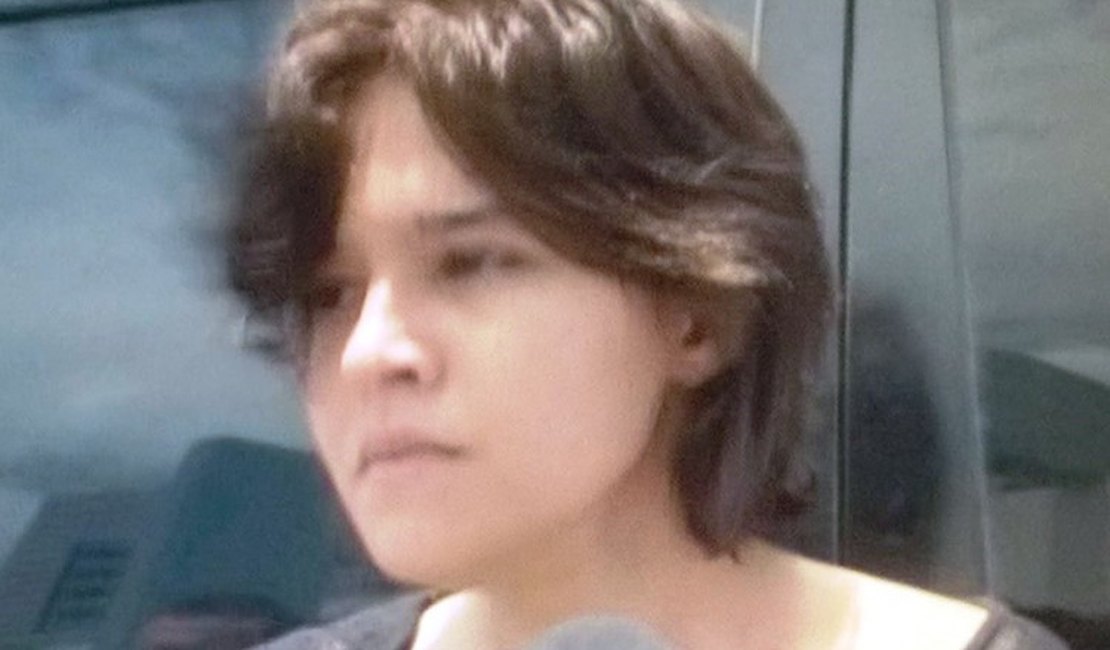 Mãe de Dyllan Taylor, morto após agressões, se apresenta à polícia