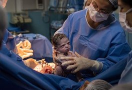 Meme pronto, bebê nasce com cara de brava e viraliza na Web