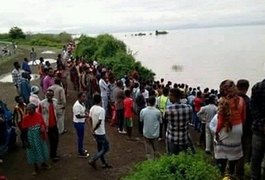 Pastor é morto por crocodilo durante cerimônia de batismo em lago