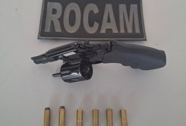 Jovem dá tiros em local público e é preso com revólver e munições em Arapiraca