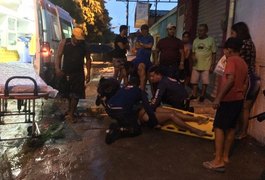 Gestante perde controle de motocicleta e colide contra muro no bairro Primavera