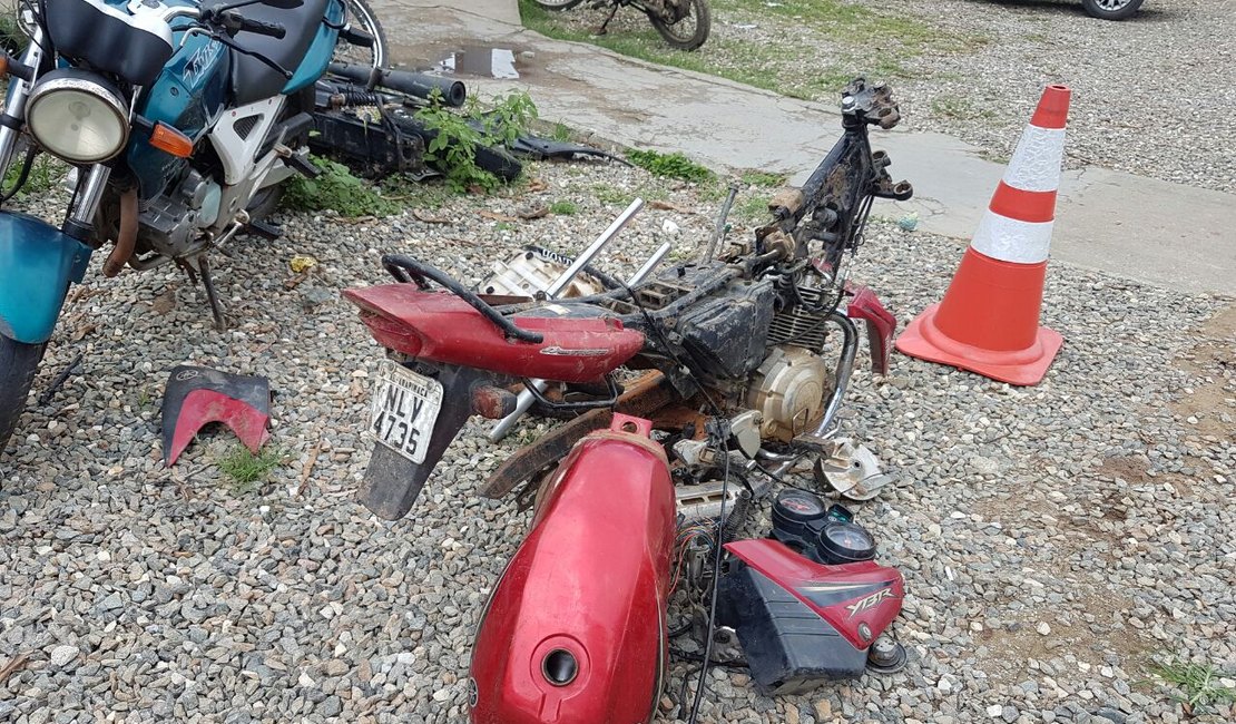 PM localiza desmanche de motos no Conjunto Nossa Senhora Aparecida, em Arapiraca