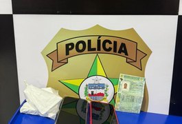 Polícia Civil prende homem condenado por homicídio com cocaína e documentos falsos, em Maceió
