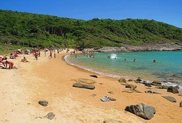 Namorada de rapaz que teve barriga aberta diz à polícia que apagou após LSD