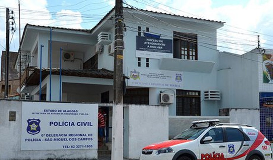Polícia encontra drogas em roupa de criança e prende suspeitos de tráfico, em AL