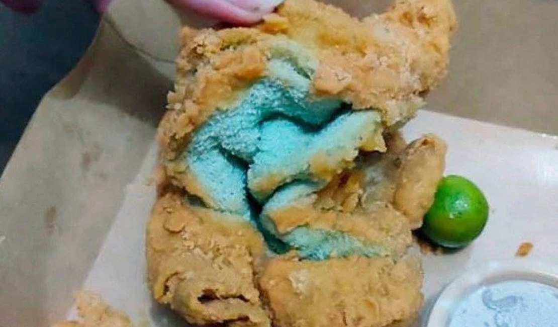 No lugar de frango frito, mulher recebe toalha empanada de restaurante