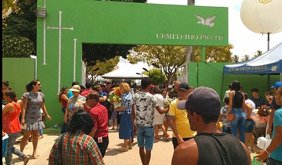 VÍDEO. Multidão homenageia entes queridos neste dia de Finados, em Arapiraca